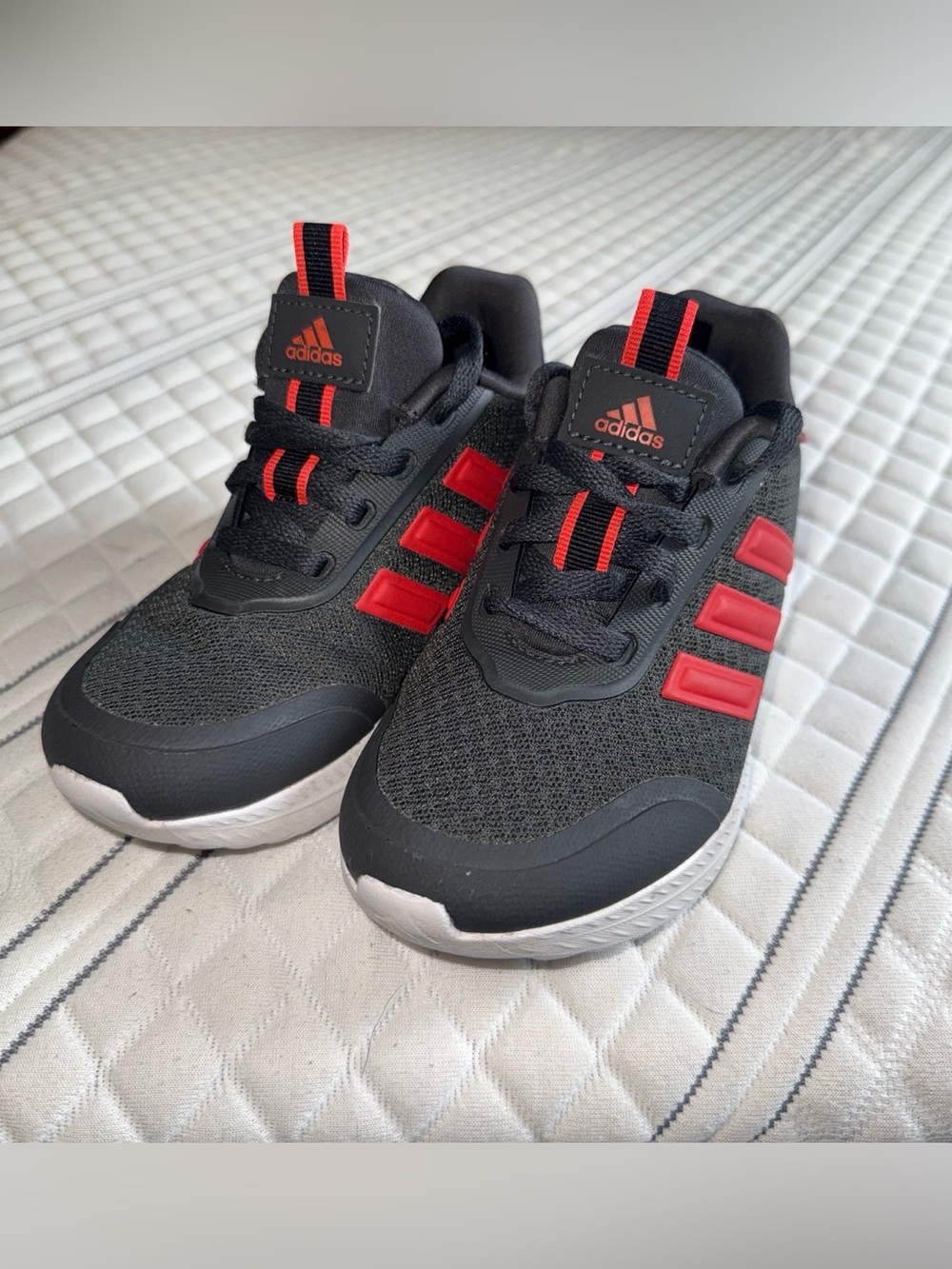 adidas Kids Black and Red cloudfoam Sneakers